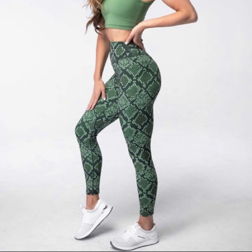 Balance Athletica Ascend Leggings in Viper (S)